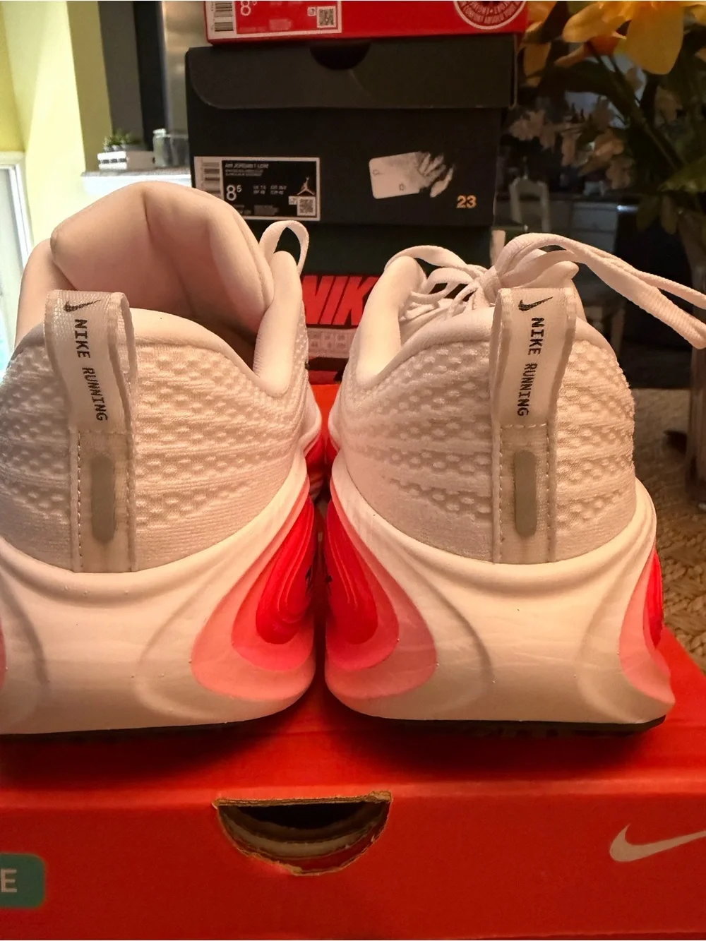 Nike Men's Vomero Plus sz 8.5 mens/ 10 women wide new in box !!
